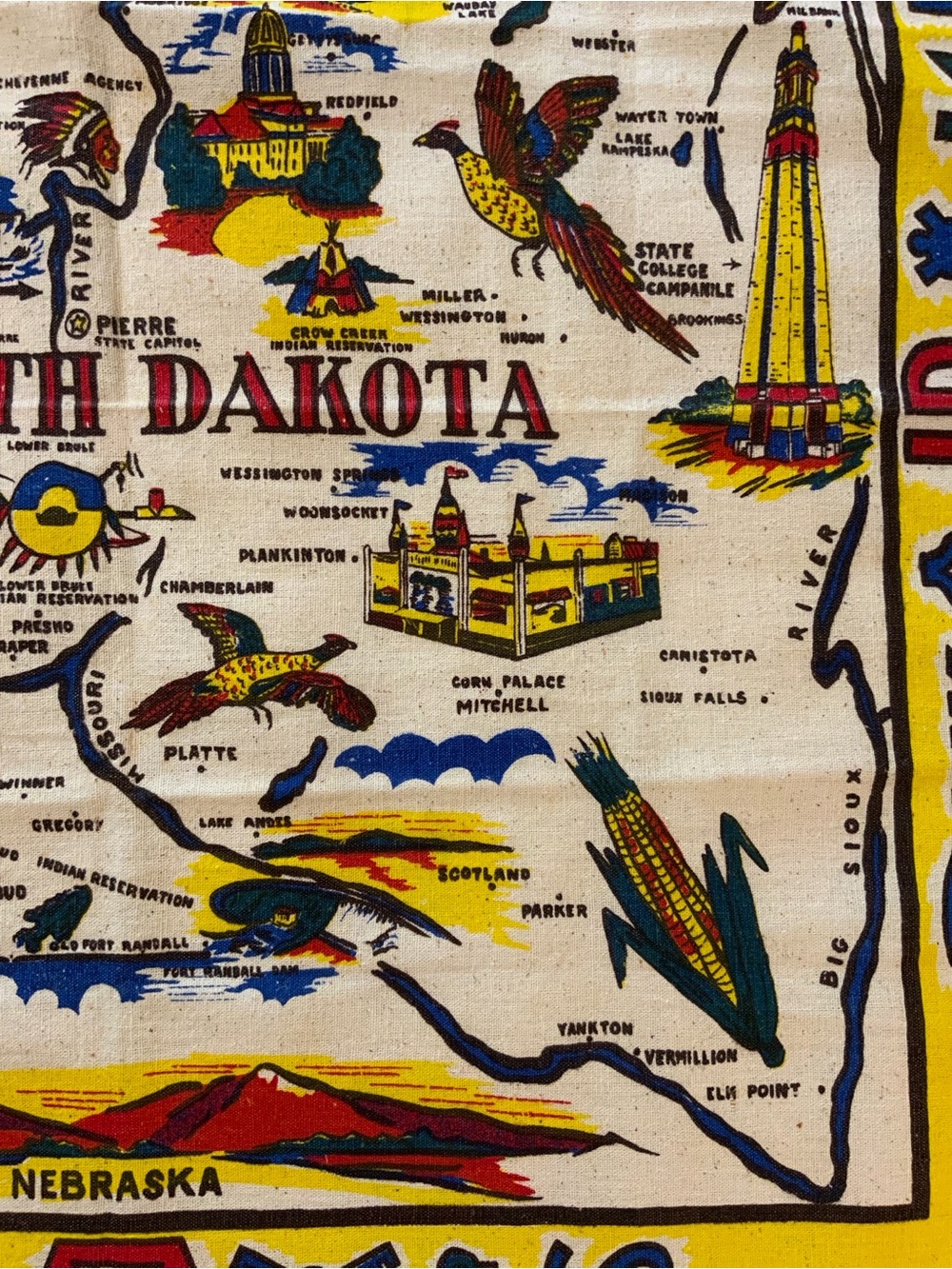South Dakota Vintage-Style Cotton Wall Art in Yellow, Red, Blue - Picture 3 of 7